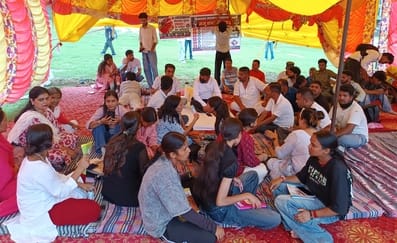 कुल्लू के प्रदर्शनी मैदान में क्षेत्रीय अस्पतासल में महिला मौत मामले को लेकर प्र  आमरण अनशन पर 