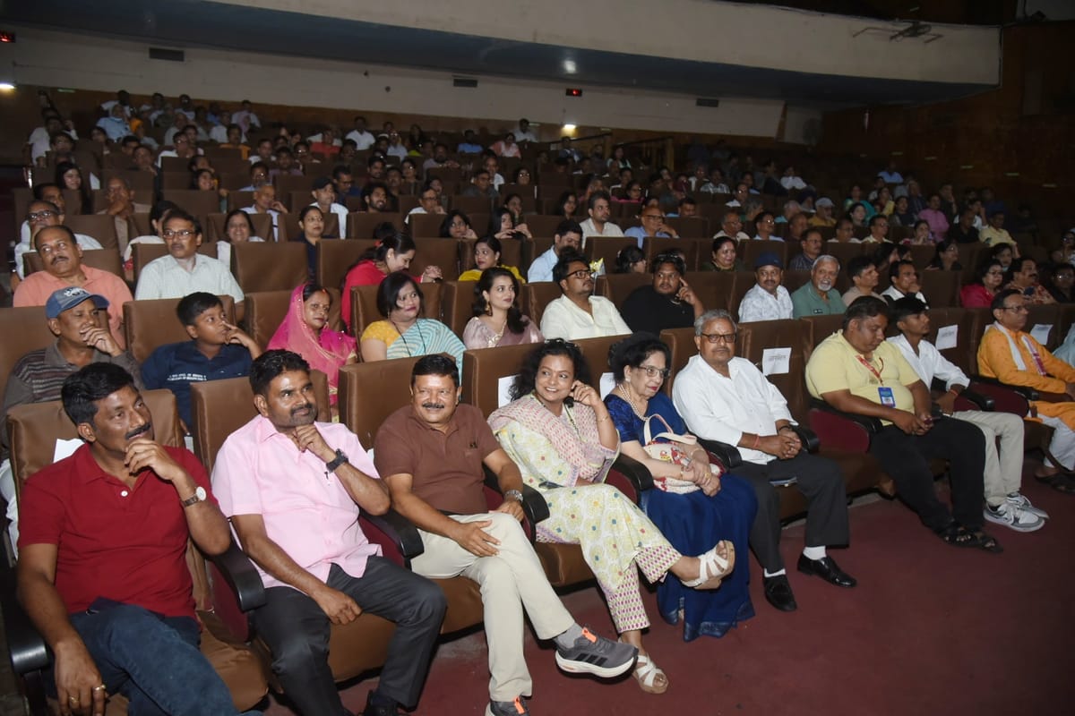 Lucknow News: किशोर के नगमों से सजी महफिल, सदाबहार गीतों पर झूमे श्रोता