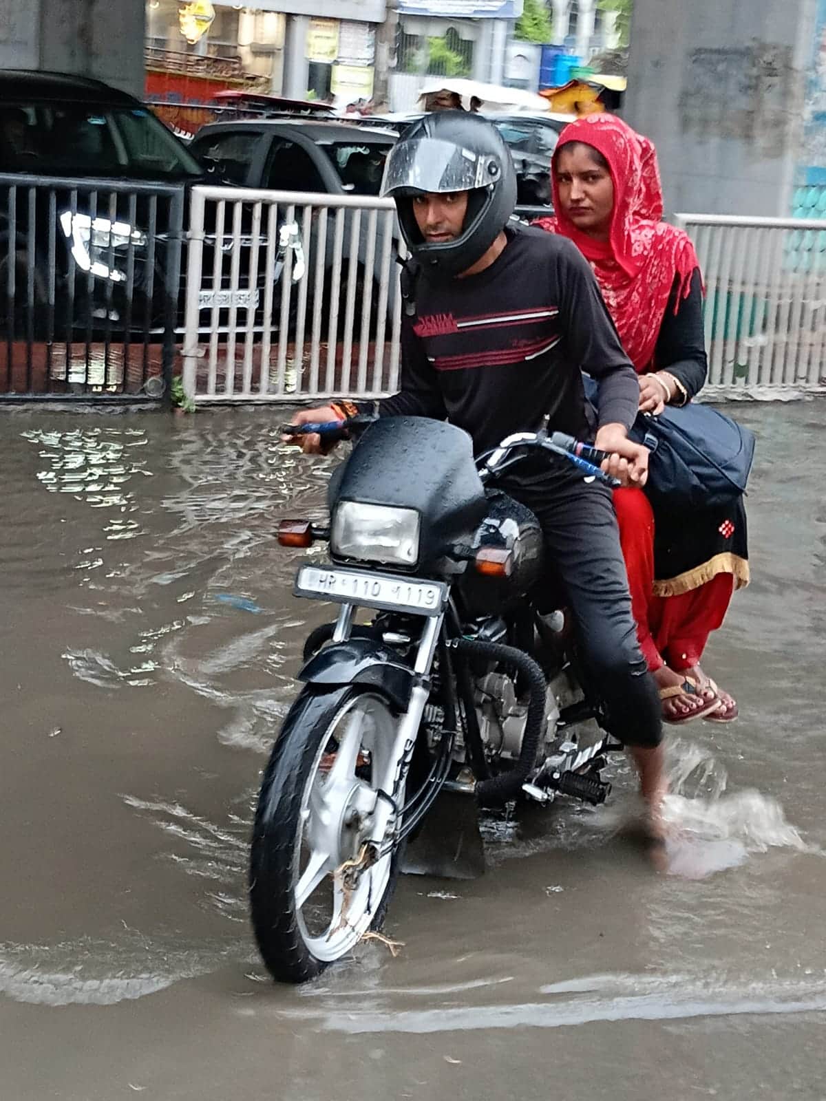Water reached the elevated highway; the Delhi-Karnal lane remained closed for two hours.