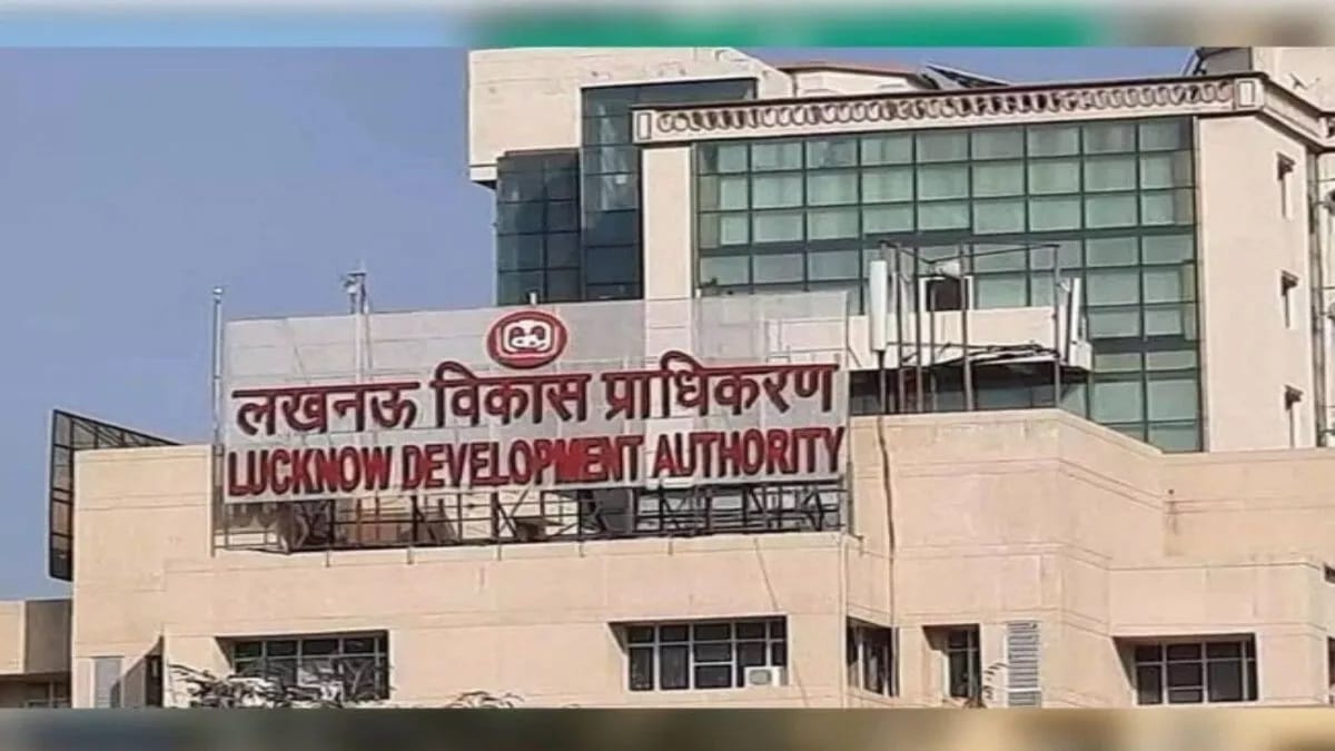 Lucknow News: एलडीए ने विजिलेंस टीम को सौंपे दस्तावेज, घूसखोरी की जांच तेज