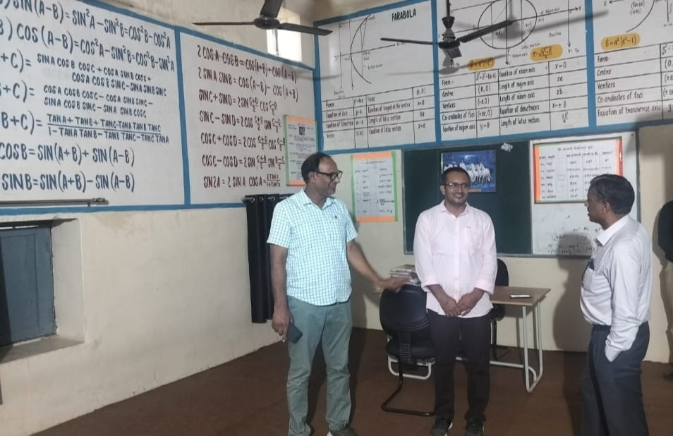 Rewari News: उपनिदेशक ने ततारपुर और पीथड़ावास स्कूलों का किया निरीक्षण