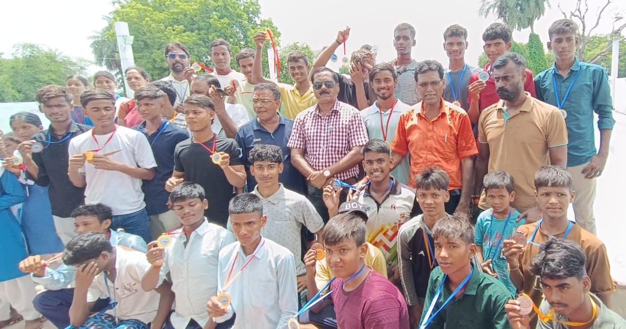 Mirzapur shines in divisional swimming; swimmers from Shri Shivaji Inter College, Hasipur