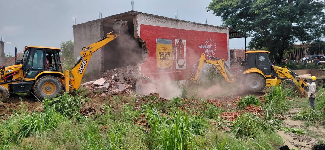 Now, the High Court has summoned the Executive Officer (EO) of the Nagar Panchayat for August 7.