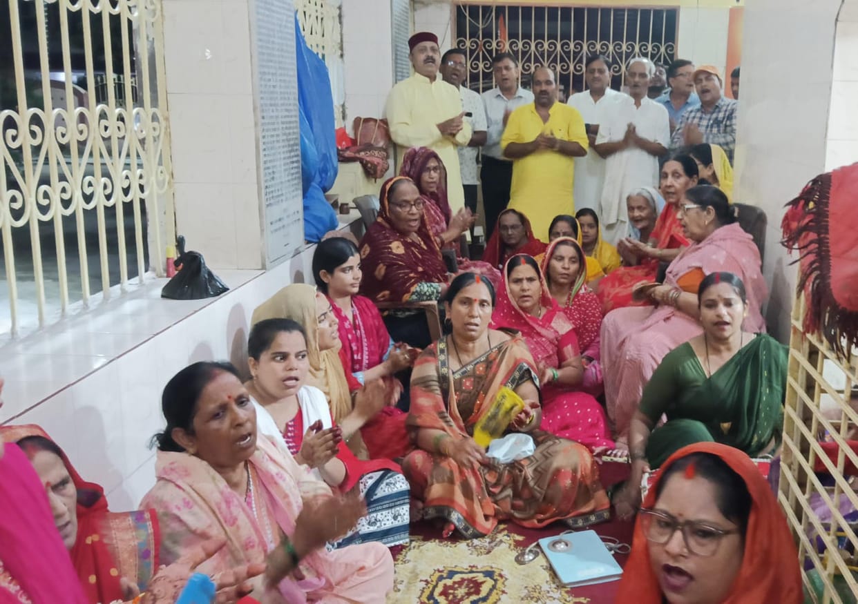 A collective recitation of the Hanuman Chalisa was held at the Shiva temple.
