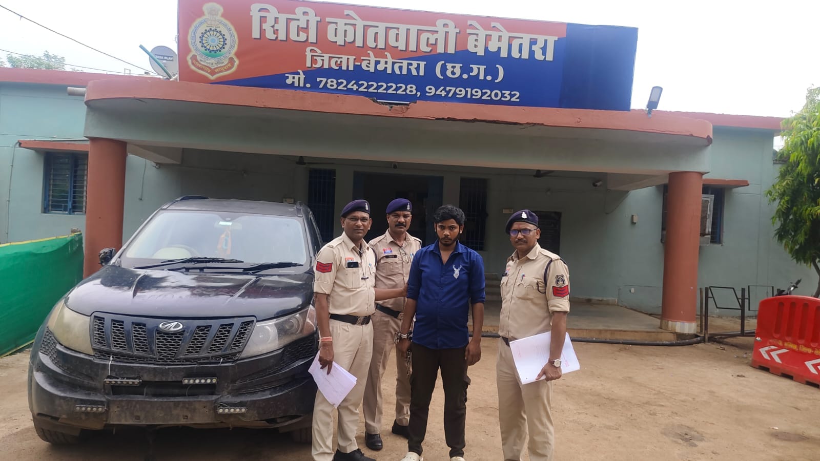 पुलिस की गिरफ्त में आरोपी