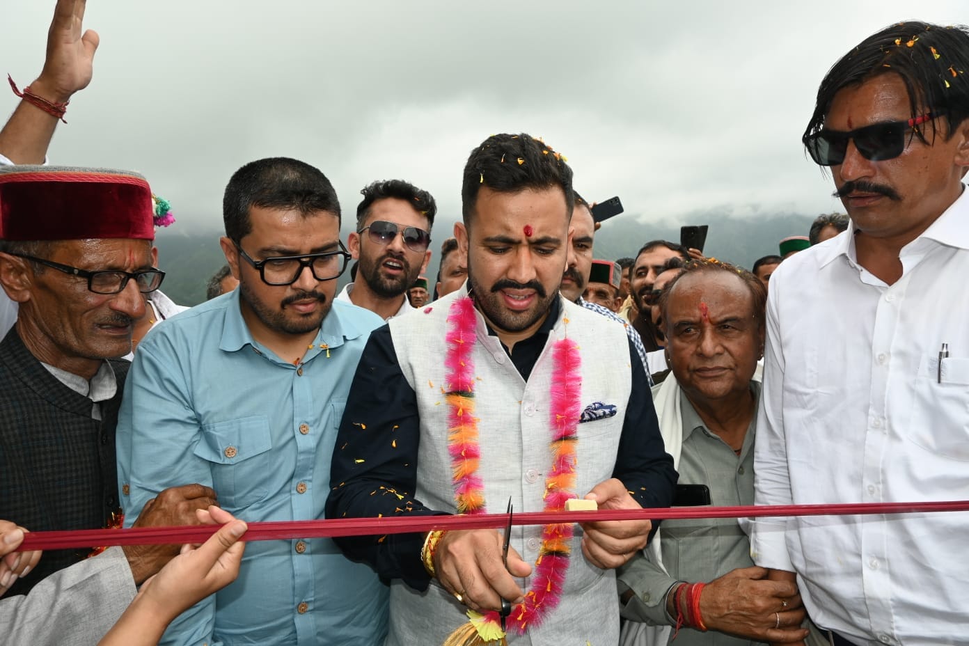 राजगढ़ के शनोल मेले के समापन अवसर पर सम्बोधित करते लोक निर्माण विभाग मंत्री विक्रमादित्य सिंह। स