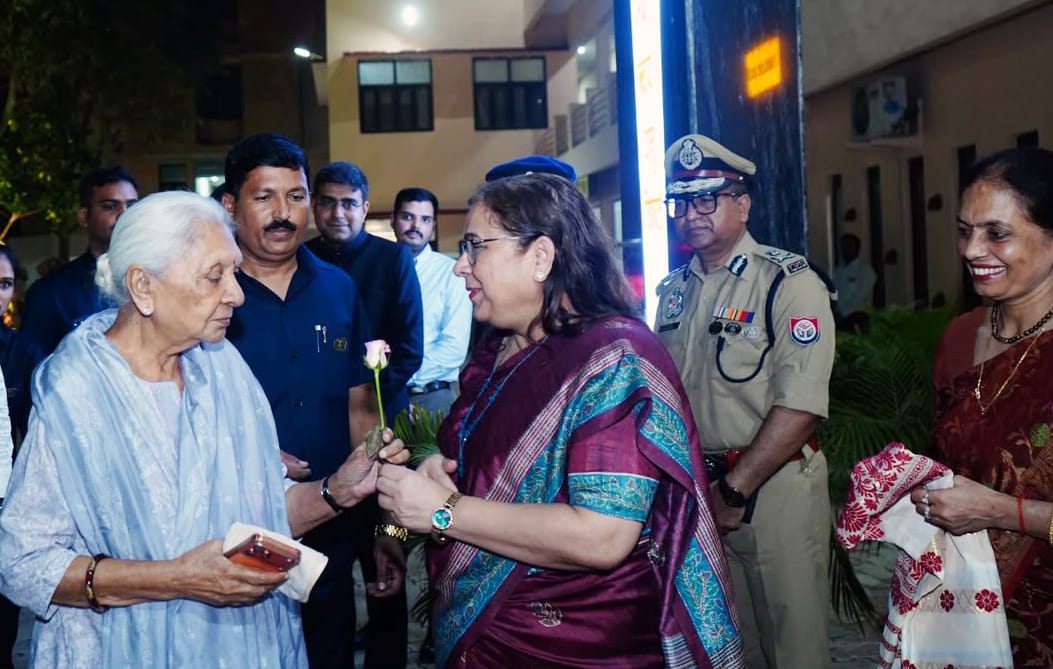Gorakhpur News: गोरखपुर पहुंचीं राज्यपाल, कुलपति ने किया अभिनंदन