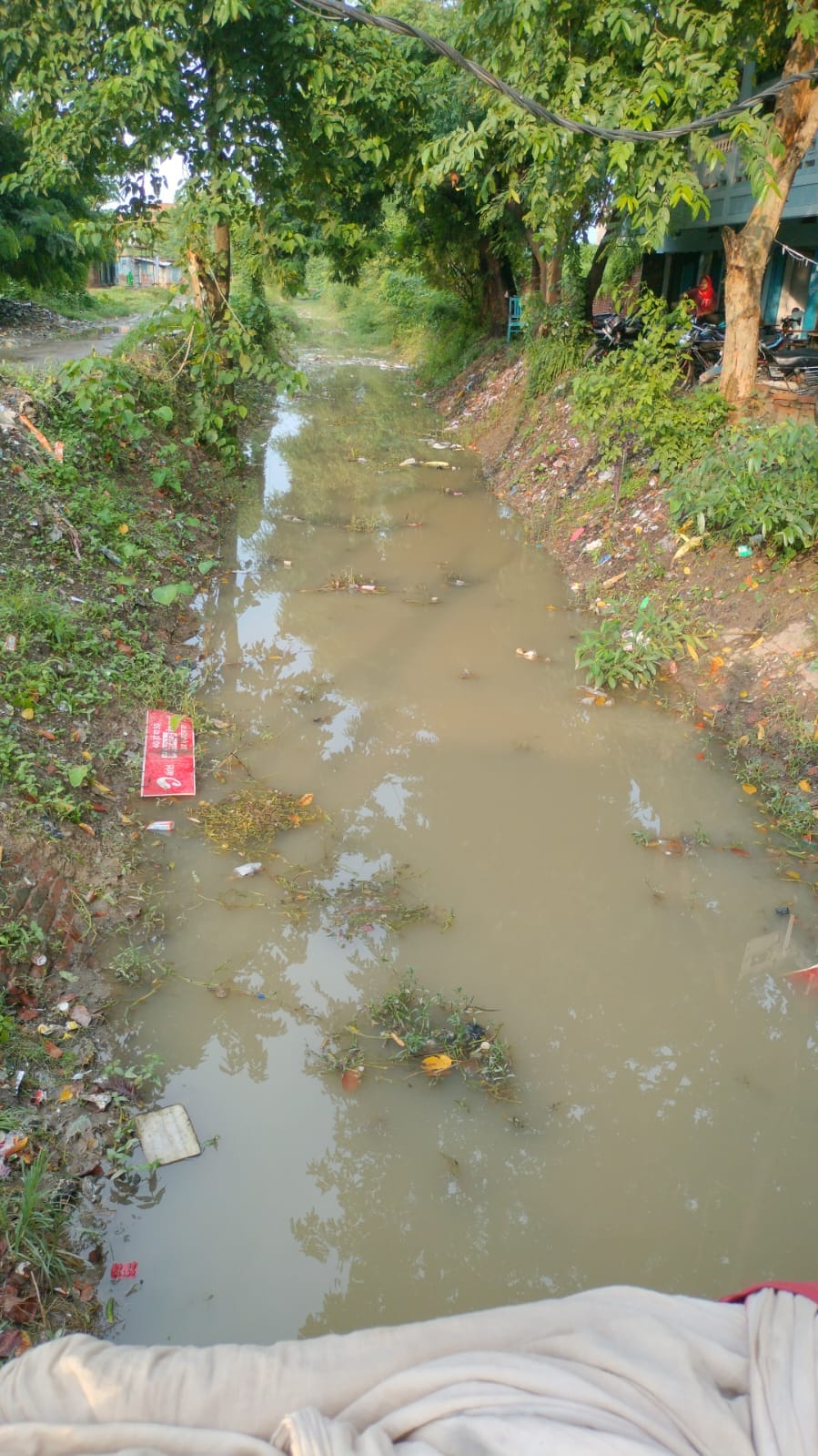 सुखपुरा स्थित नहर में लगा बारिश का पानी।संवाद