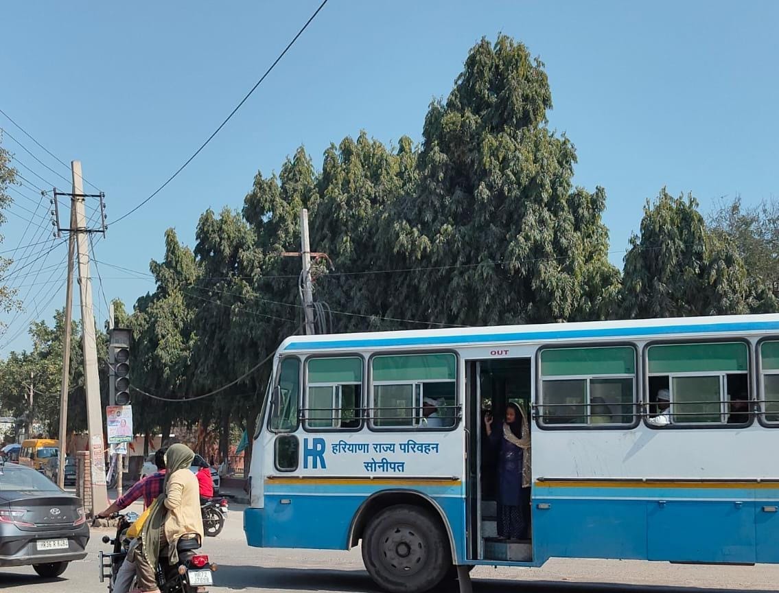 Passengers inconvenienced by bus shortage on Kosli-Mahendragarh route.