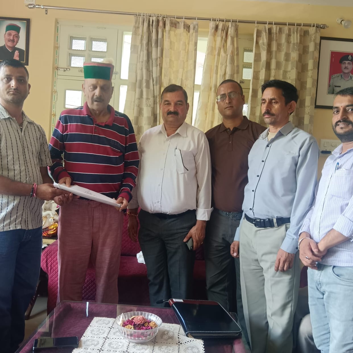 Daily Wage Employees' Block Union submitted a memorandum to MLA Nandlal