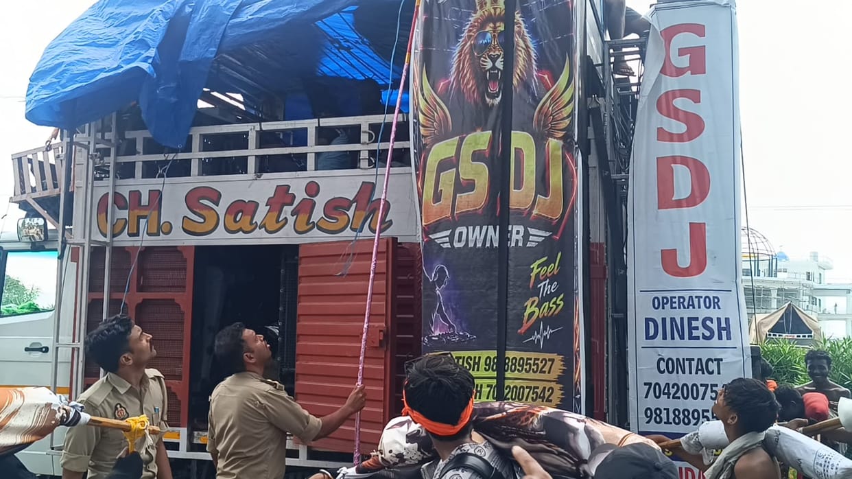 13-foot-tall DJ Kanwar stopped.