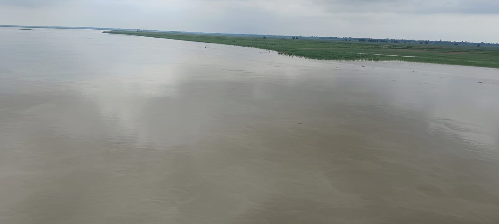 धनघटा इलाके में बहती सरयू नदी।  
