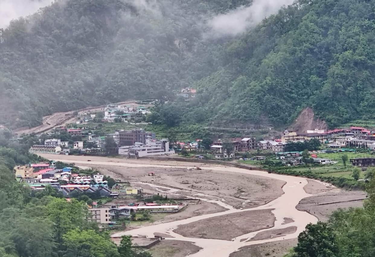 Landslide risk rises due to incessant rain; administration on alert along the Neelkanth pilgrimage route