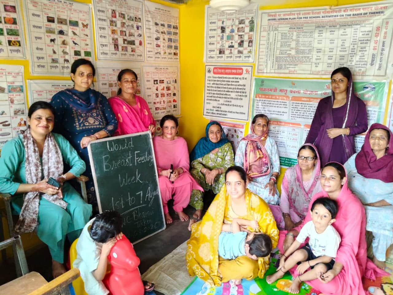 आंगनबाड़ी केंद्र भराड़ी टिक्कर में आयोजित जागरूकता कार्यक्रम में मौजूद महिलाएं। स्रोत: जागरूक प