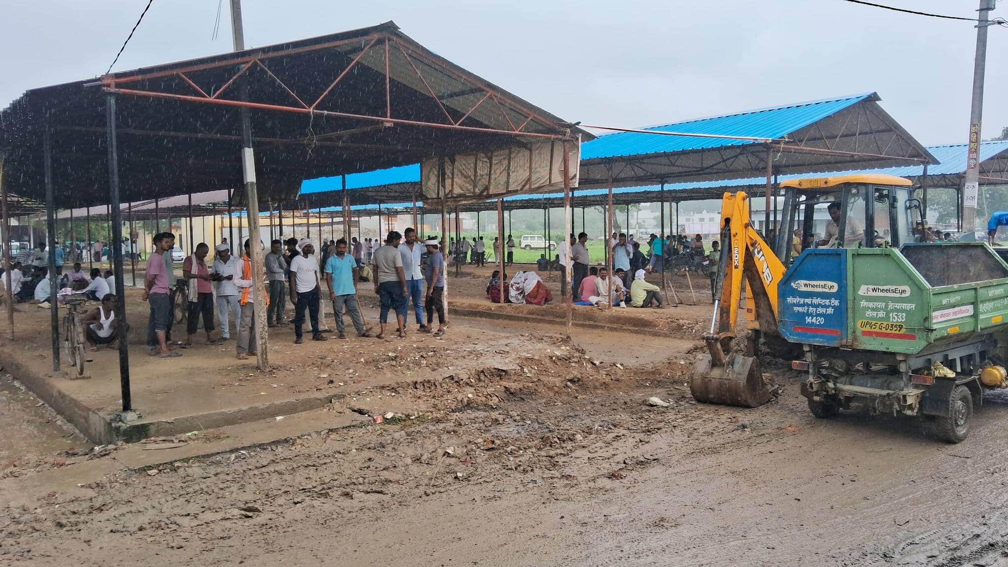 आलापुर तहसील क्षेत्र के गोविंद साहब मेला परिसर में अवैध अतिक्रमण हटाने की कार्रवाई के बाद बृहस्