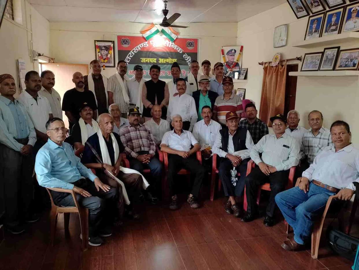 Patriotism resonated in Sainik Samvad, ex-servicemen were given grand honour