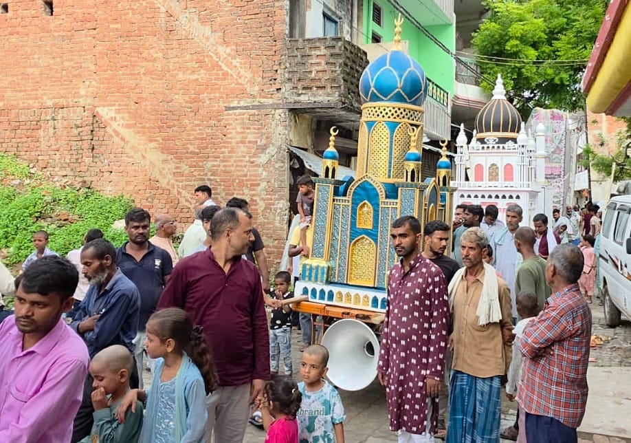 अतरौलिया में निकला चेहल्लुम का जुलूस। संवाद