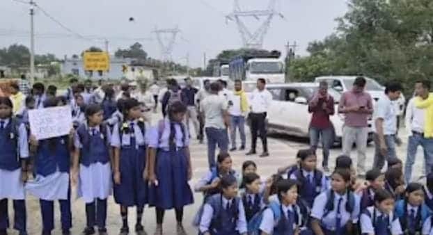 Girls protest at Kasturba hostel: Superintendent accused of harassment, blockade of National Highway