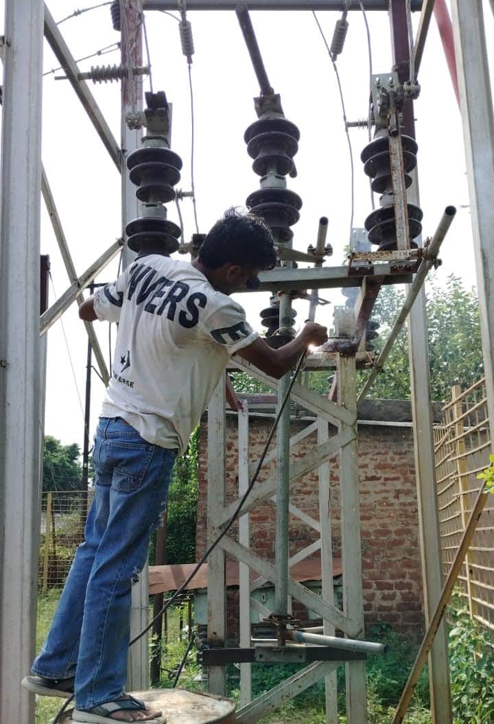 Rain disrupts power system; supply out for 10 hours.