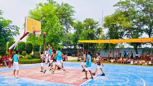 भूना में खेल प्रतियोगिता में भाग लेते हुए खिलाड़ी