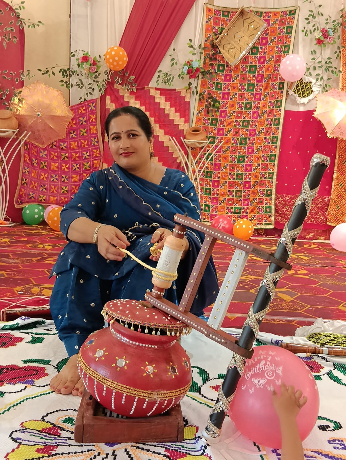 बेलराया स्थित शगुन पैलेस में अपनी संस्कृति का प्रदर्शन करती पंजाबी महिला। संवाद