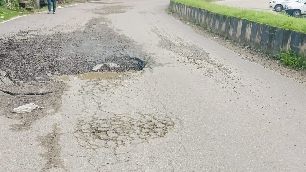 Road surfacing begins to peel off; gravel scattered on the road increases the risk of accidents.