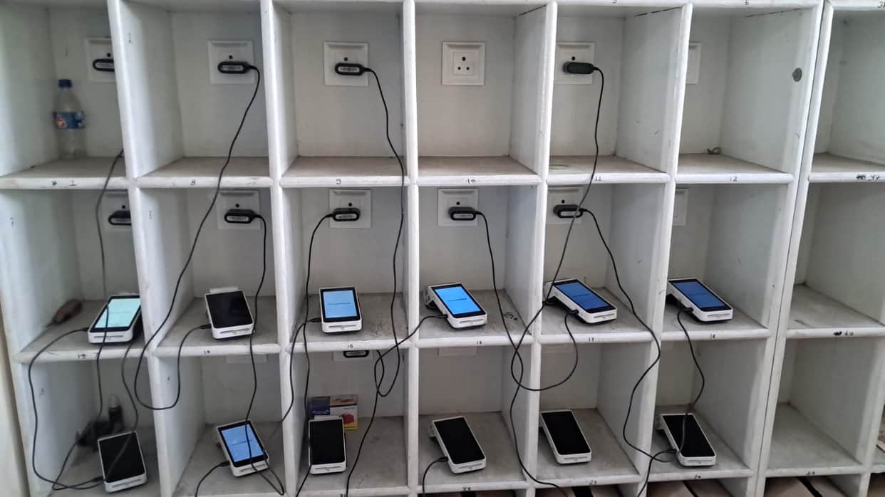 Depot needs 280 e-ticketing machines; 180 available.