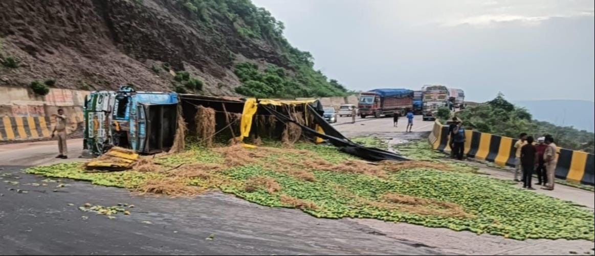 Truck loaded with sweet limes overturns in Drummondganj Valley; driver and helper injured.