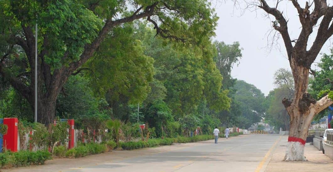 Humidity increased amid cloud movement, temperature reached 33 degrees