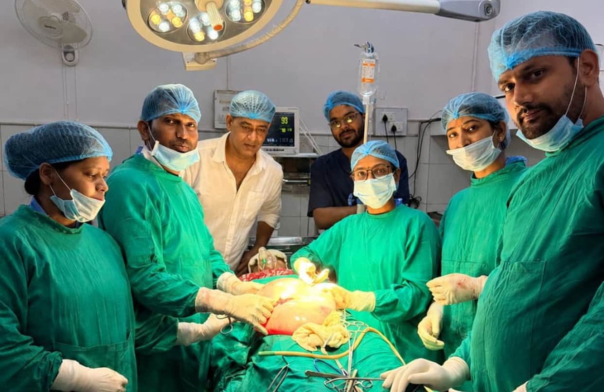 10 kg cyst removed from woman's ovary in two-hour surgery
