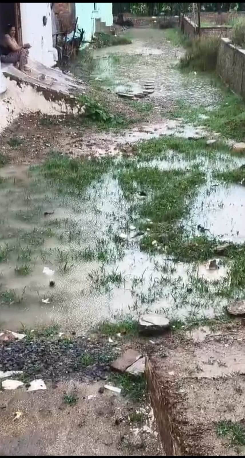 Water levels of the Yamuna and Ken rivers have risen; the Madauli-Mahbara road is damaged