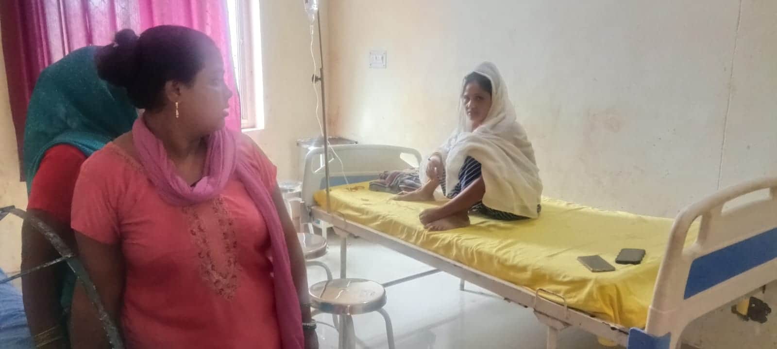 फोटो 19 जिला अस्पताल के बर्न वार्ड में भर्ती रानी देवी। संवाद