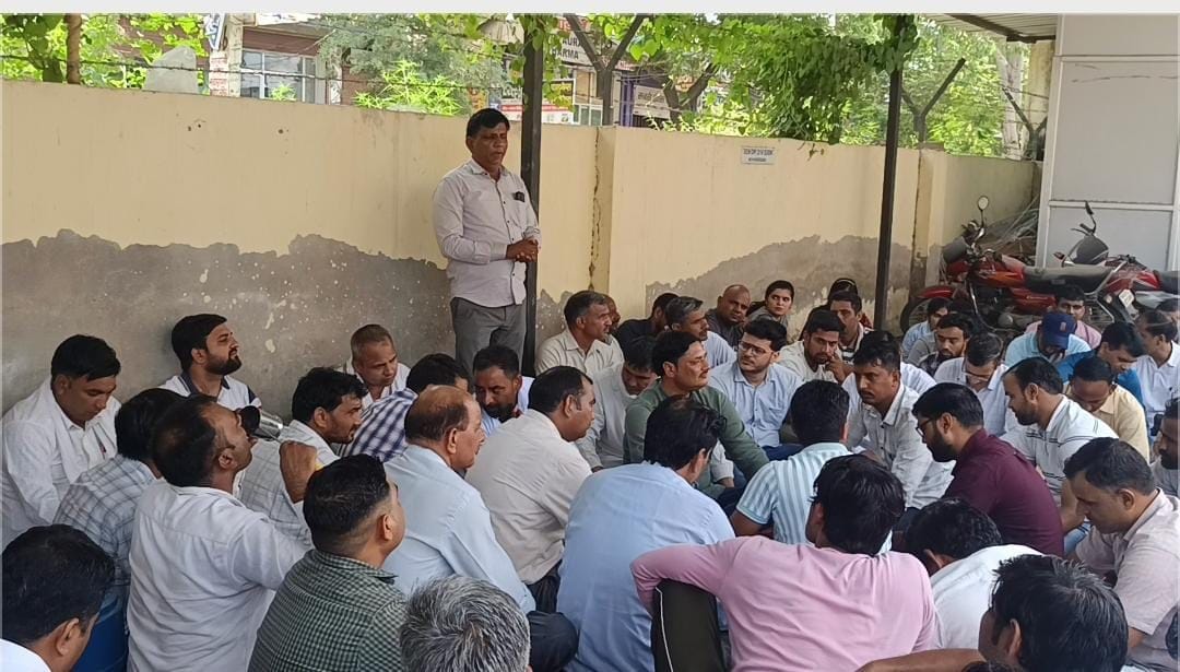 Mahendragarh-Narnaul News: बिजली कर्मचारियों ने निजीकरण व लंबित मांगों को लेकर दो घटे किया प्रदर्शन