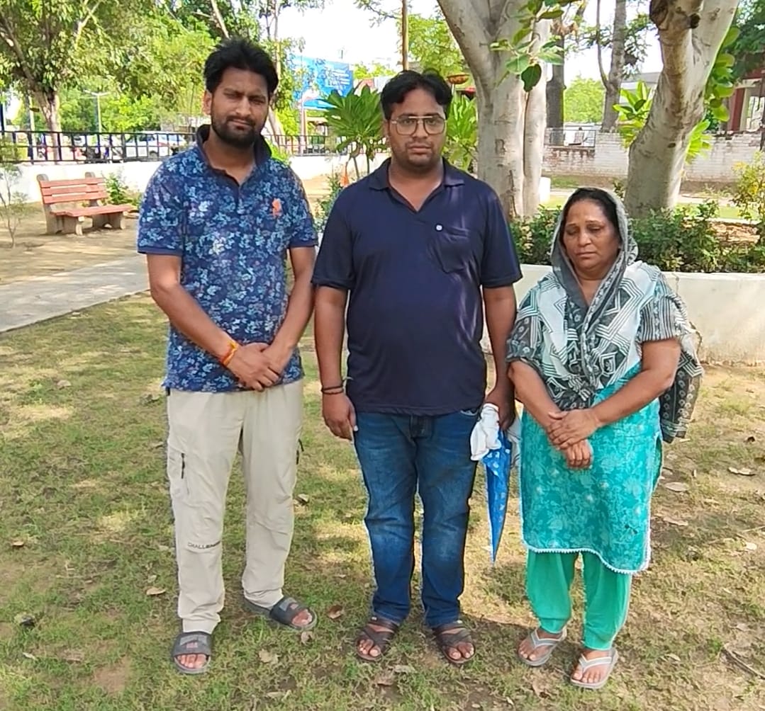 फतेहाबाद में एसपी को शिकायत देने पहुंचे मृतक के परिजन