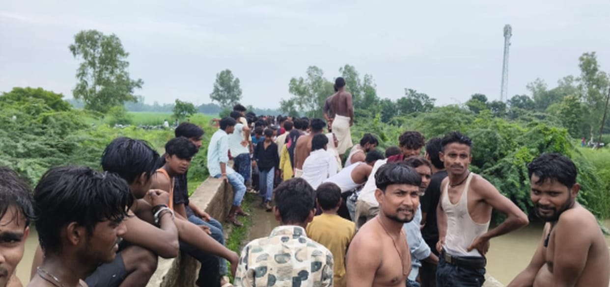 Married woman jumps into canal; search underway