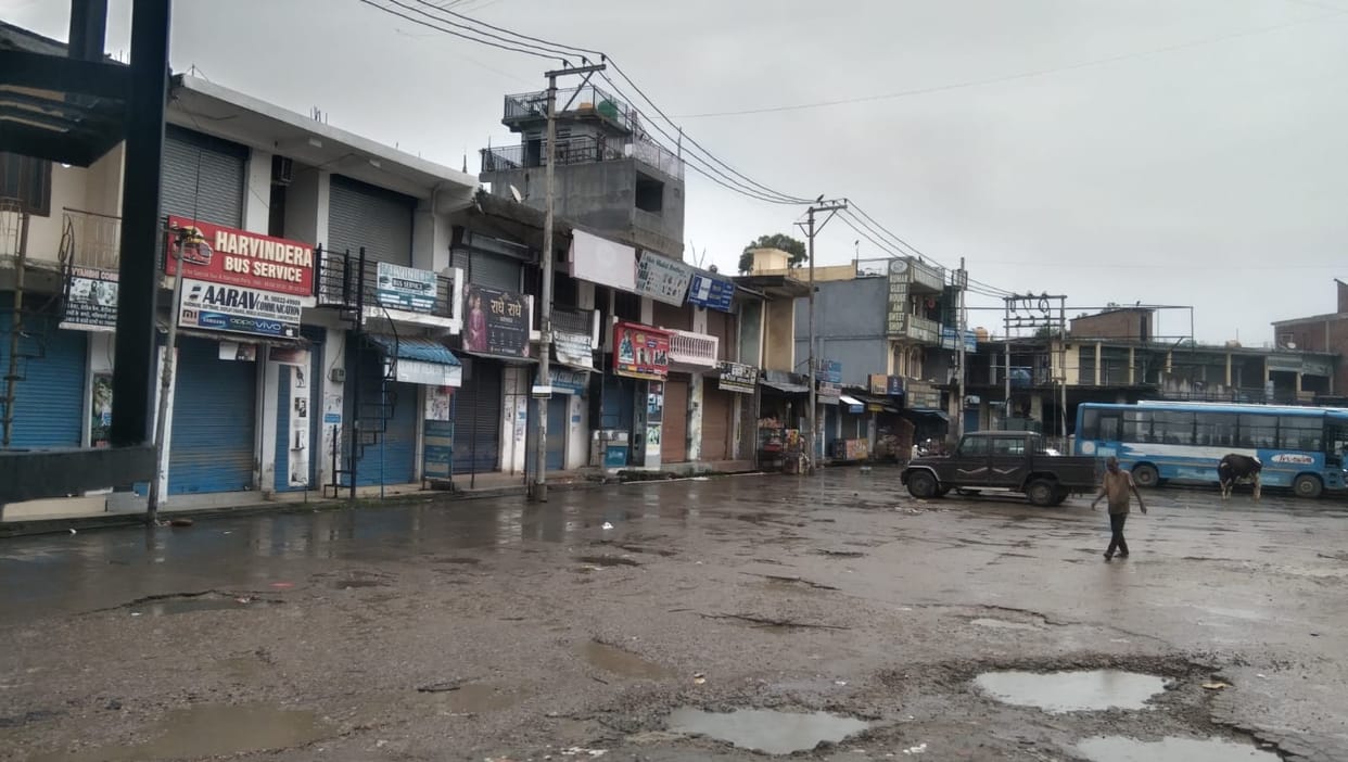 Despite notices, landlords in Jahu did not remove encroachments.