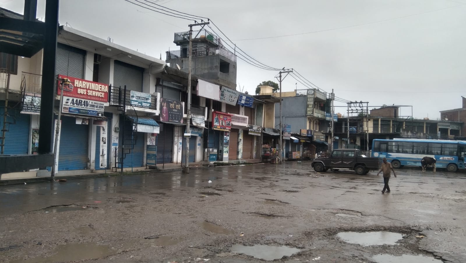 जाहू बस अड्डा में नहीं हटाया अतिक्रमण। संवाद