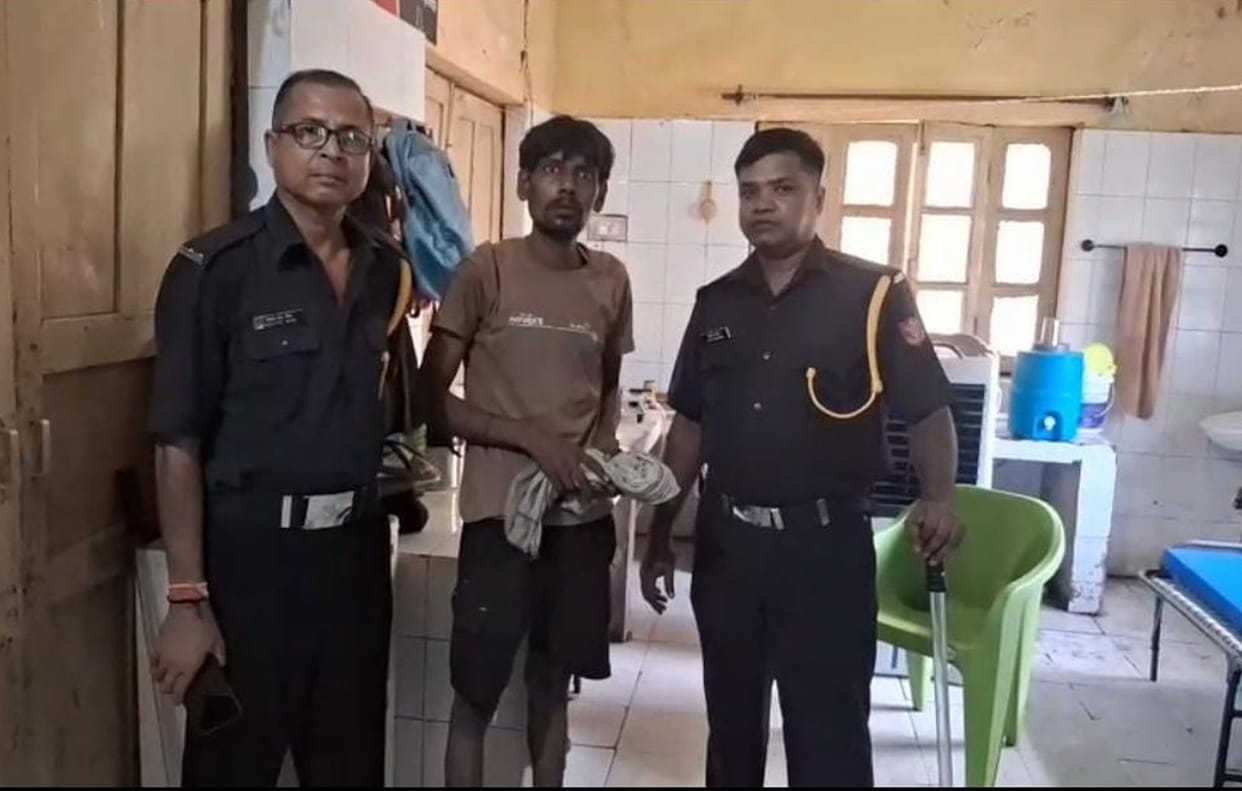 Thief caught stealing patient's mobile phone at district hospital.