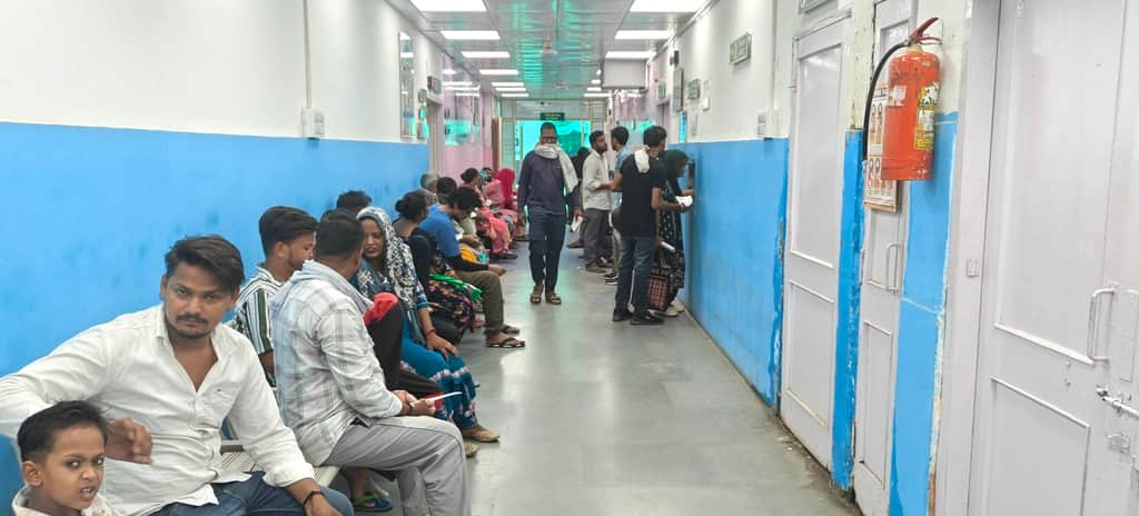 Viral havoc, patients queue up in hospital OPD