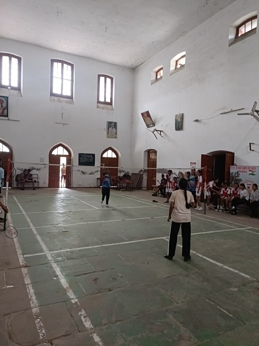 Showed mettle in the district-level badminton and table tennis competition.