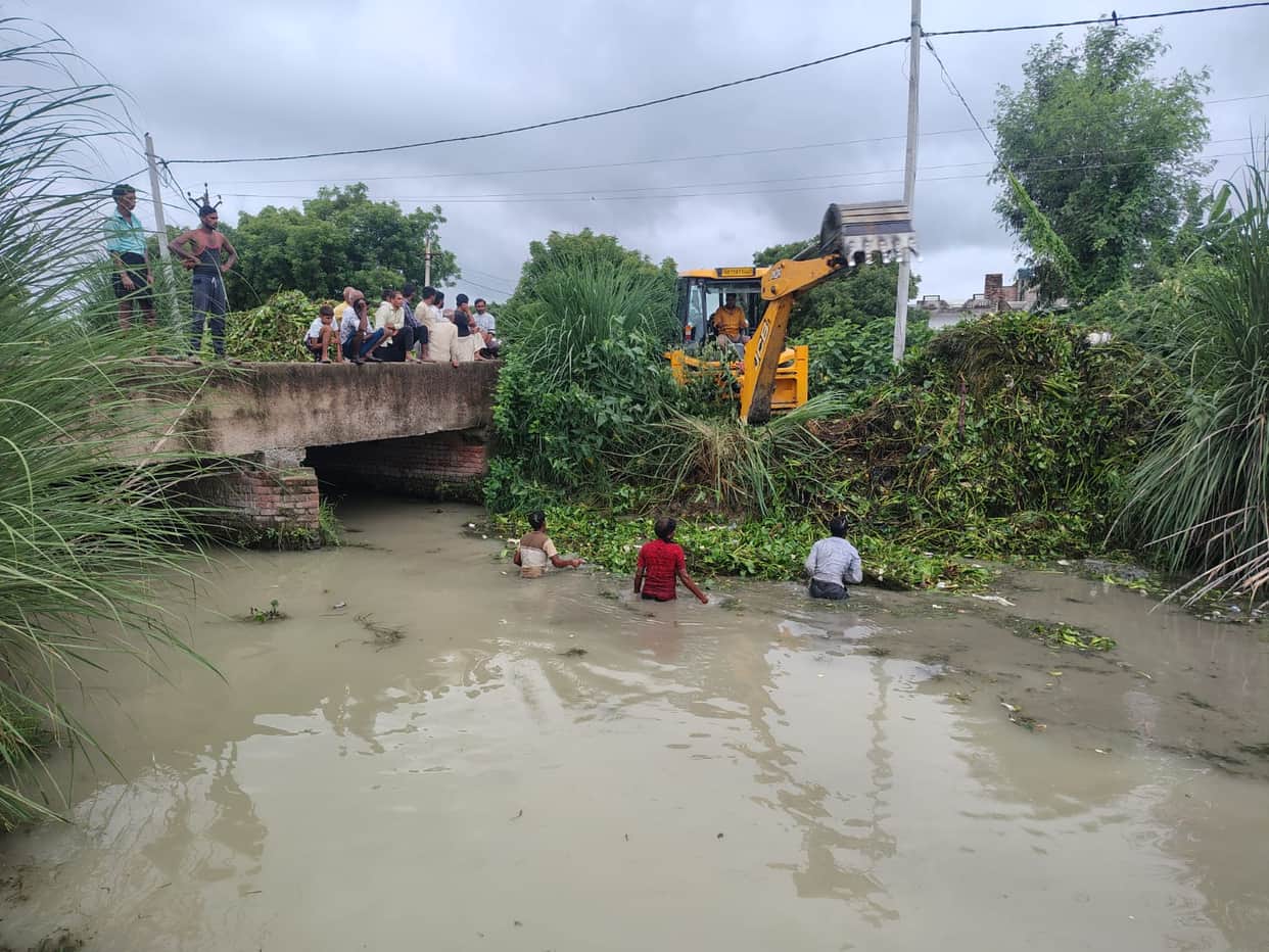200 farmers pooled funds to get the Gangsi distributary cleaned; water has arrived