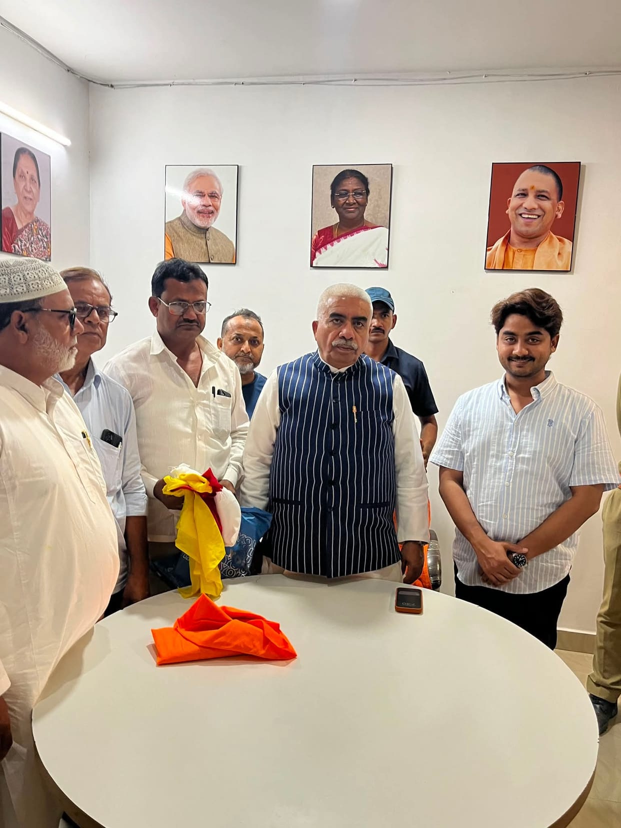 Weavers demanded a subsidy on electricity rates from Minister Sachan