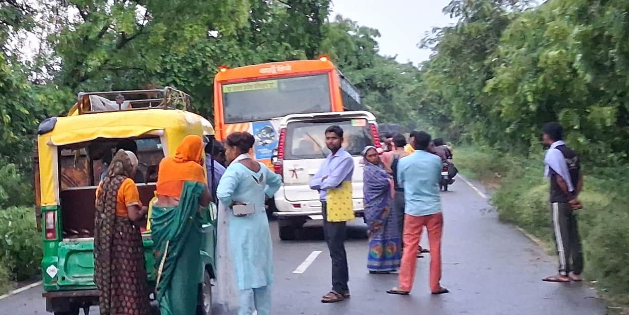 Over 30 trees fell along a 7-km stretch of the Budaun-Mainpuri road during a storm, causing a massive traffic jam.