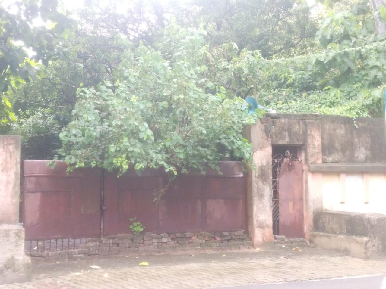खलीलाबाद में बंद पड़ी कपड़ा छपाई मिल। संवाद