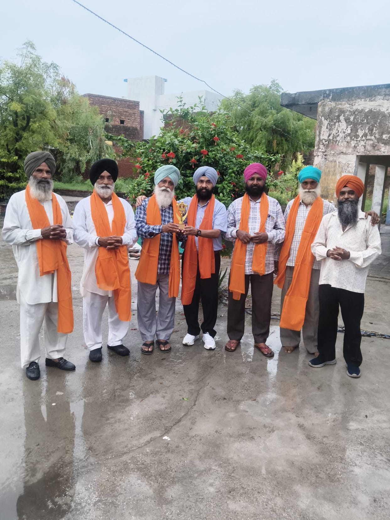 Call to follow the teachings of the Guru Sahibs at the Saropa felicitation ceremony.