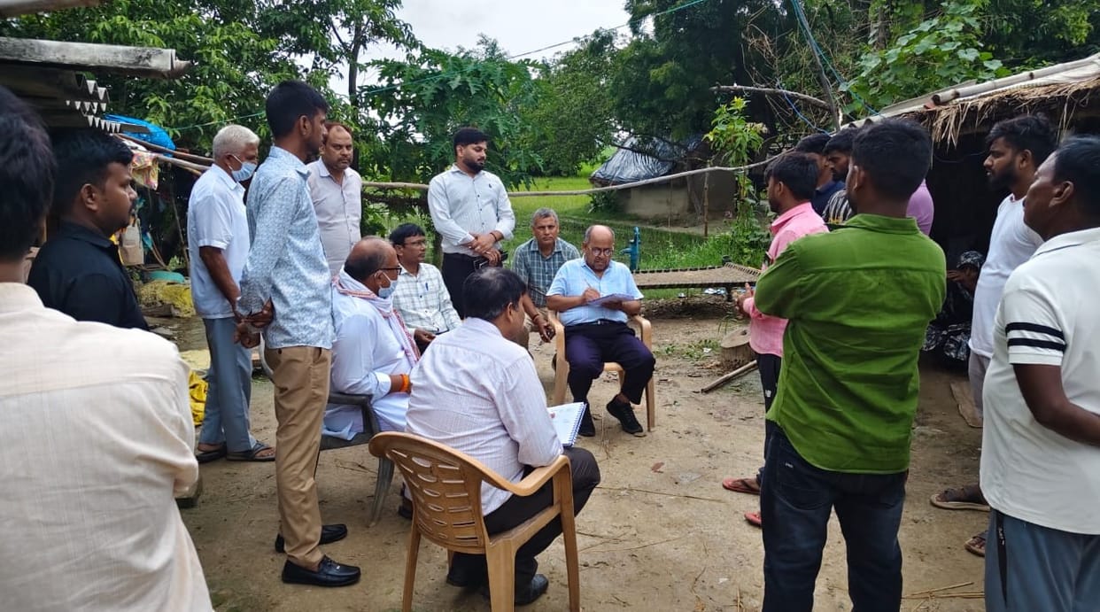 Disease outbreak in Mehnagar's Thothia village; young woman dies of vomiting and diarrhea, 18 others ill.