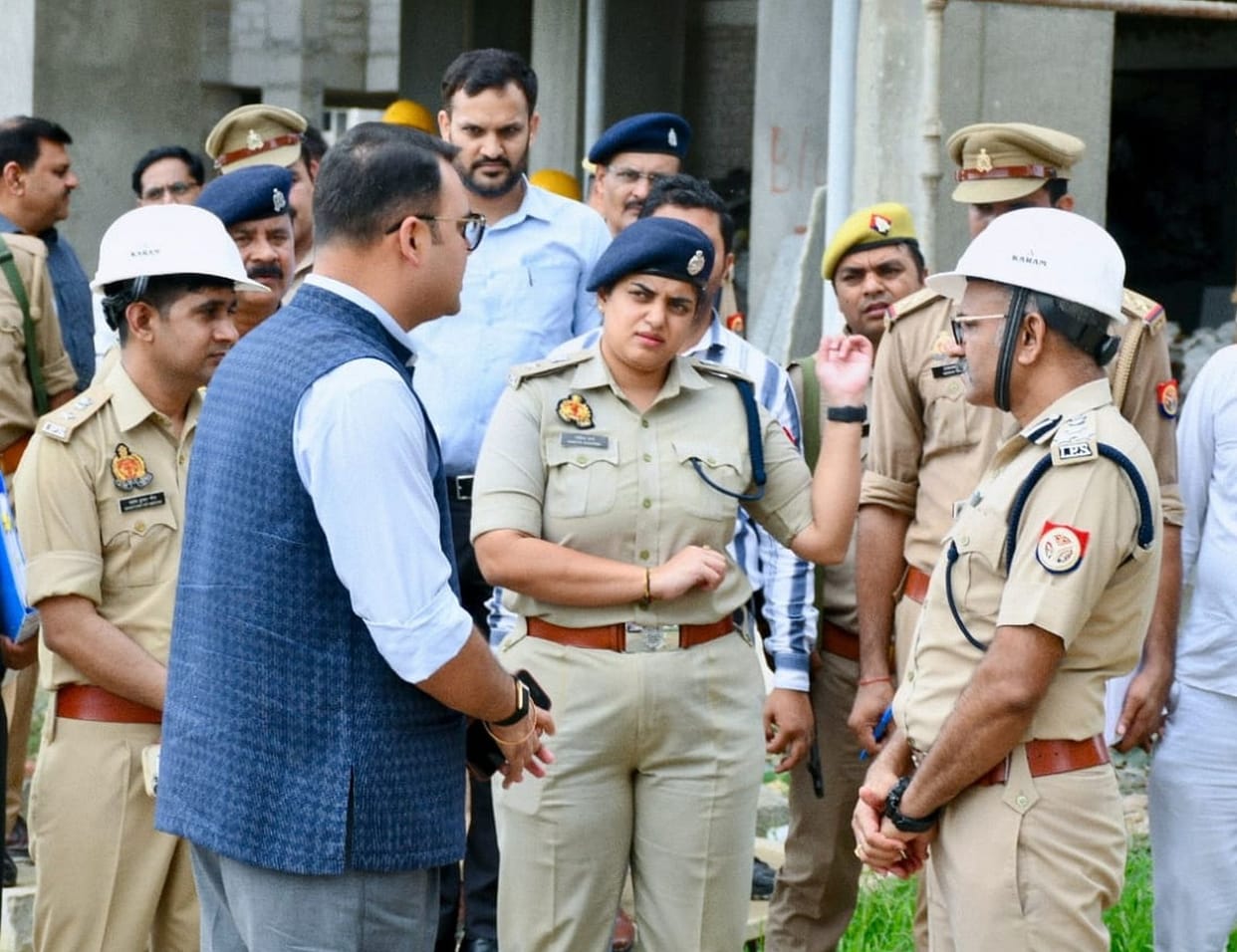DIG inspects Women's PAC battalion under construction.