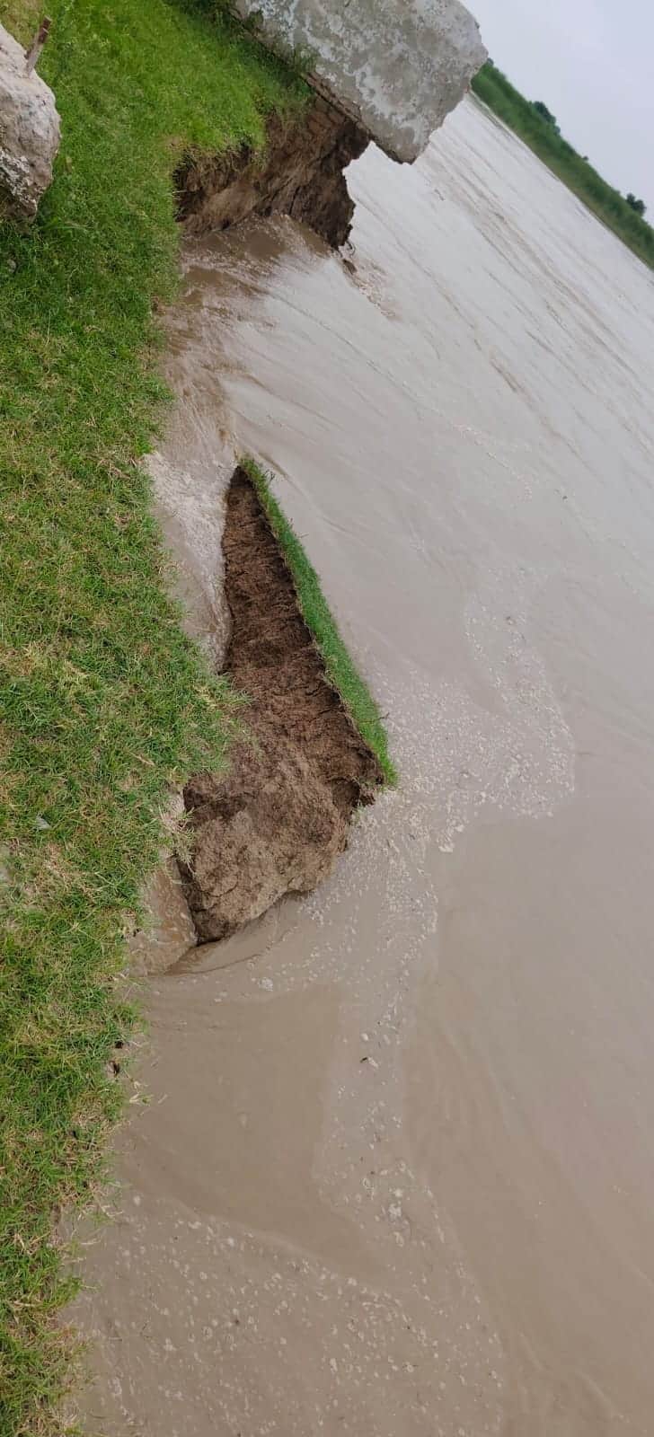 The water level of Saryu started rising, increasing the risk of erosion in the coastal villages.
