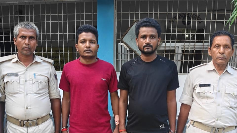 पुलिस गिरफ्त में दोनों आरोपी