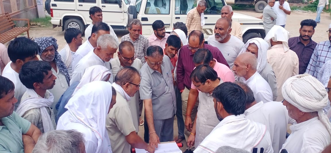 Bhiwani News: रिकॉर्ड में गड़बड़ी से पंचायती भूमि की पैमाइश टली